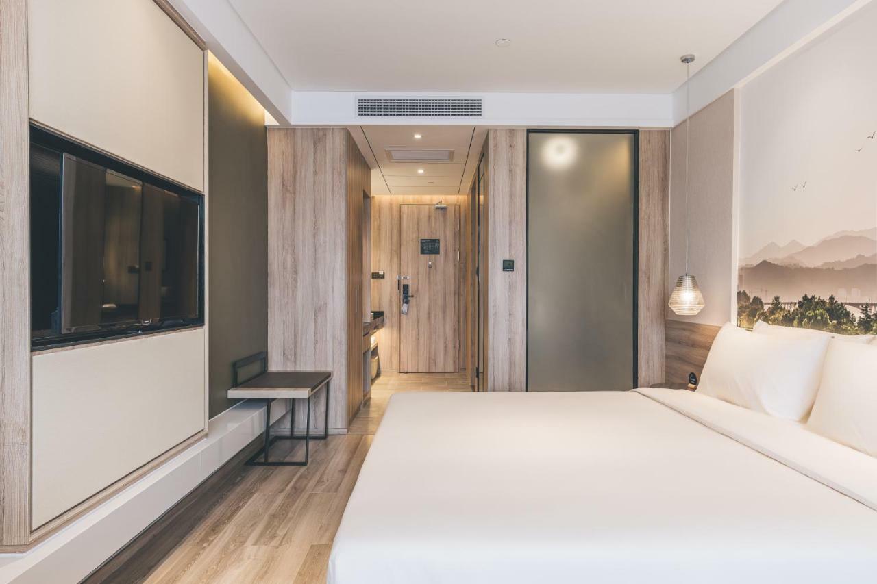 Atour Hotel Haining Leather City South Gate Экстерьер фото